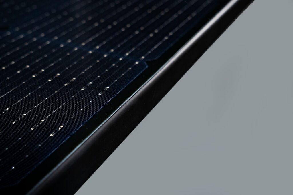 DAH Solar DHN-72X16/FS(BB) 570W~585W - Solaris Green Energy Co., Ltd.